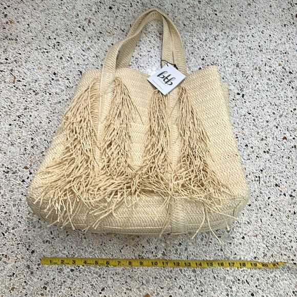 NWT Beyond The Beach BTB JoJo raffia woven straw fringe tote beach bag natural - Picture 3 of 5